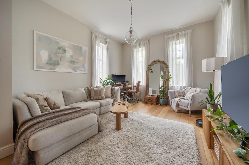 Property photo 3 of 24 Living Space