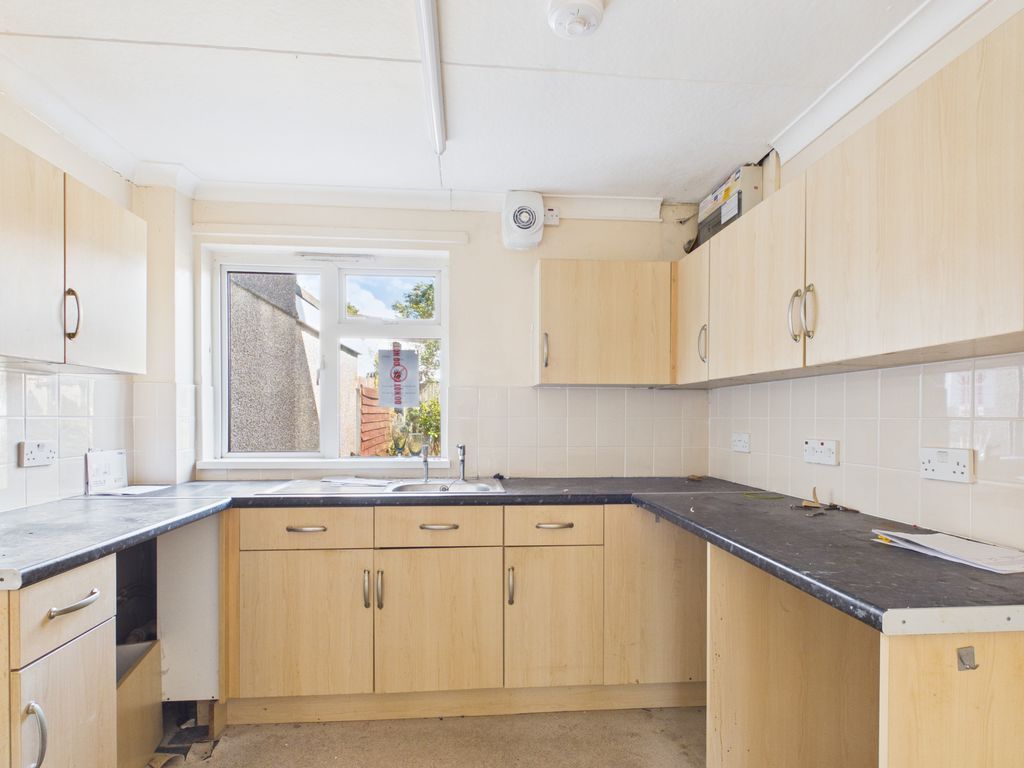 Property photo 2 of 9 Kitchen