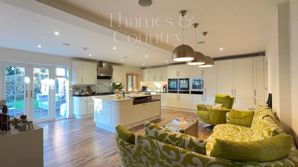 Property photo 1 of 59 Photo 10