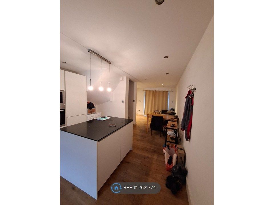 Property photo 3 of 10 Livingroom/Kitchen