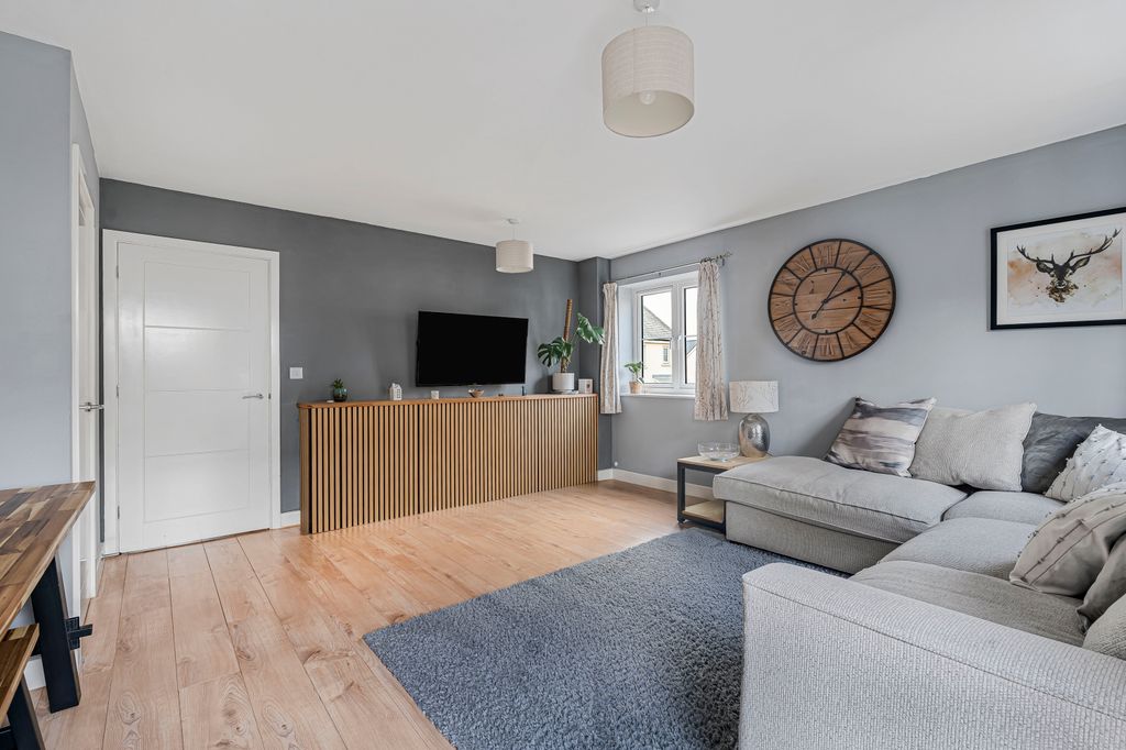 Property photo 3 of 21 Living Room (2)