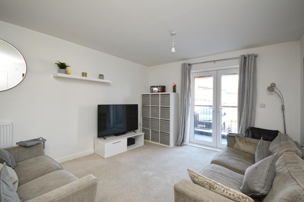 Property photo 2 of 11