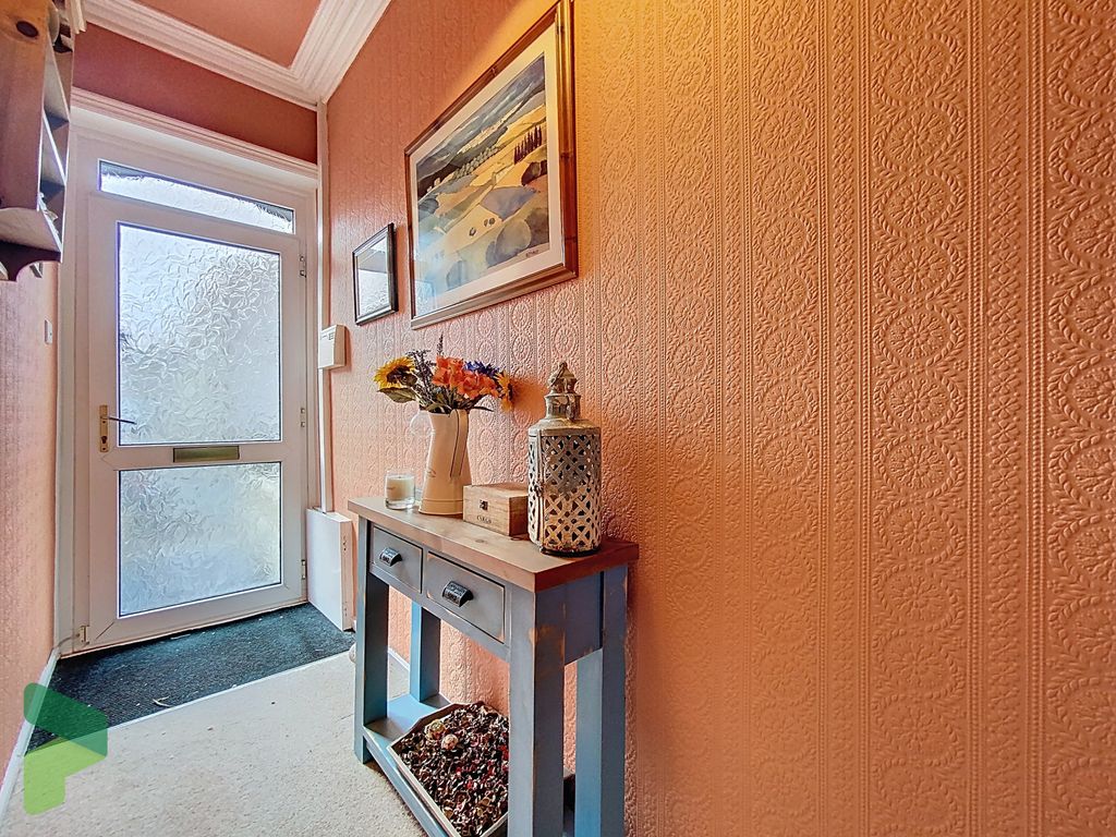 Property photo 2 of 31 Entrance Hall