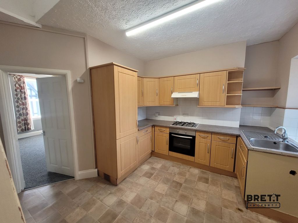 Property photo 2 of 8 Kitchen