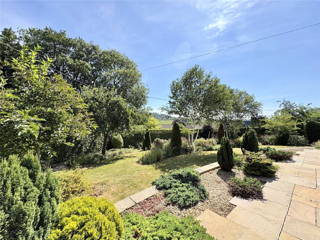 Property photo 3 of 29 Front Garden