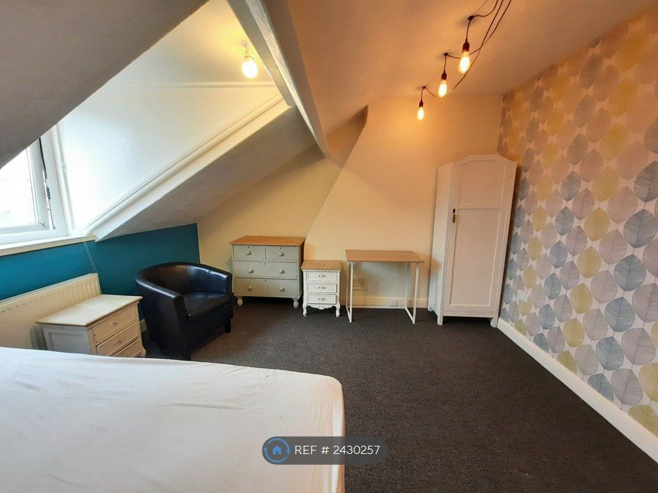 Property photo 1 of 11 Room 5