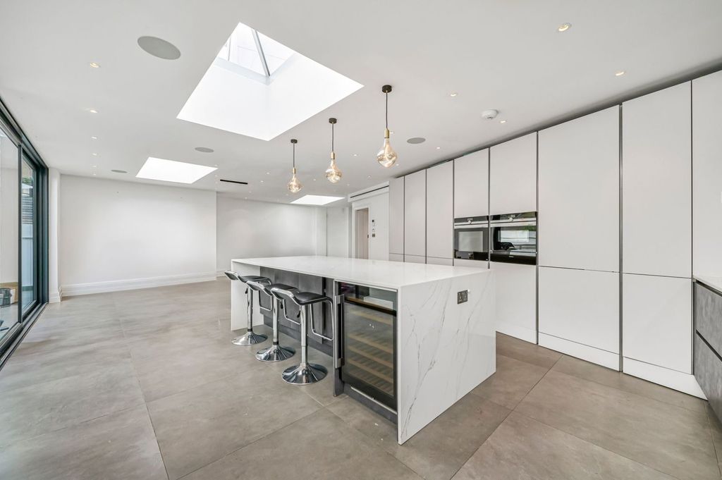 Property photo 2 of 22 Picture No. 33