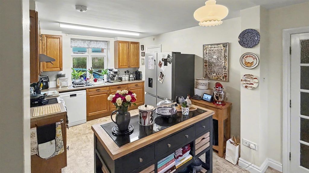 Property photo 3 of 12 Kitchen.Jpg