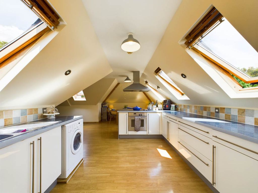 Property photo 3 of 17 Lounge