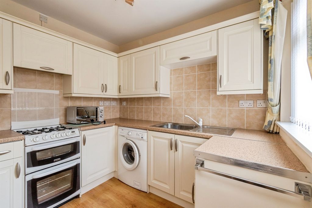 Property photo 3 of 31