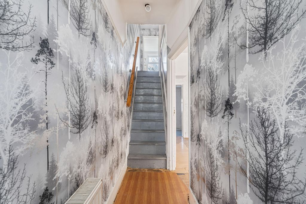 Property photo 2 of 23 Hallway