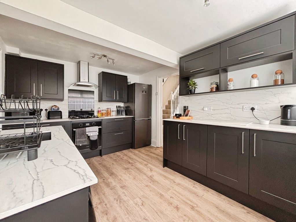 Property photo 3 of 15 Kitchen