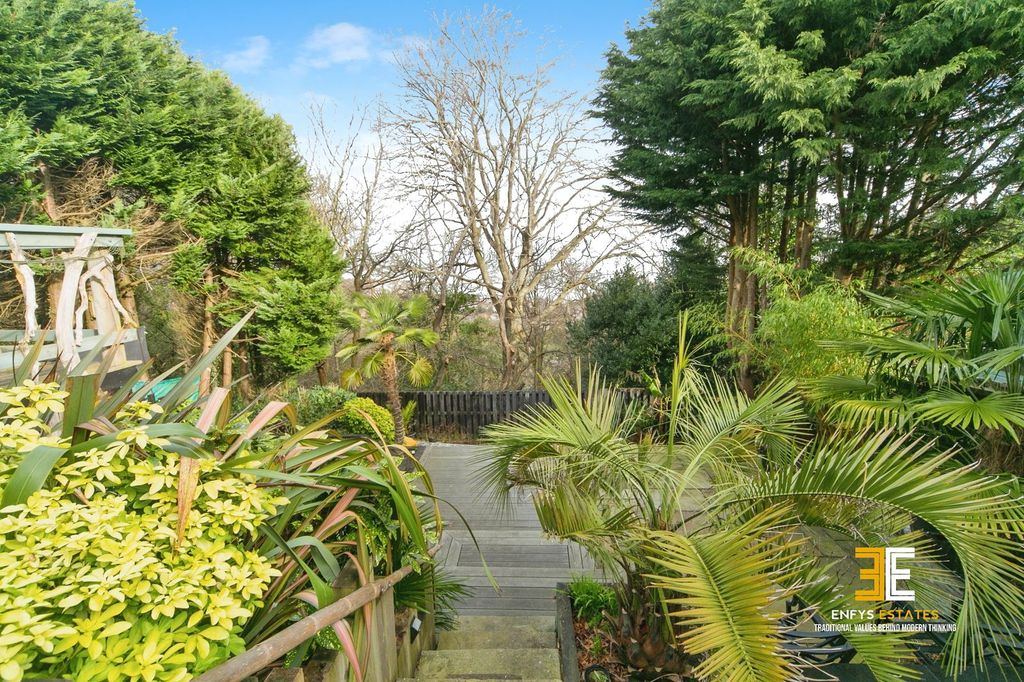 Property photo 3 of 32