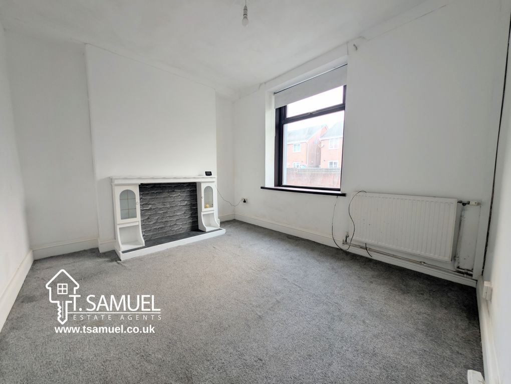 Property photo 3 of 27 Living Room