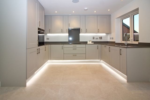 Property photo 2 of 17 Kitchen