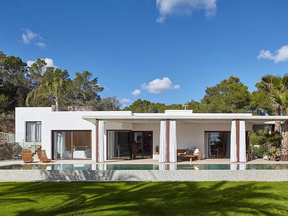 Property photo 2 of 36