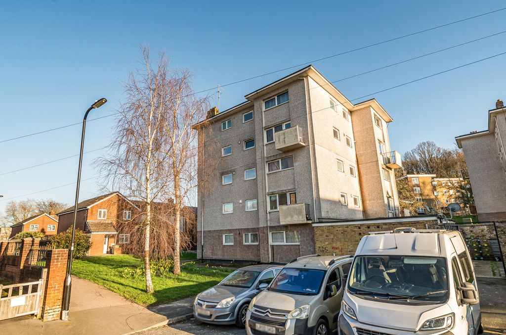 Property photo 1 of 15 1419432-4-699De18...