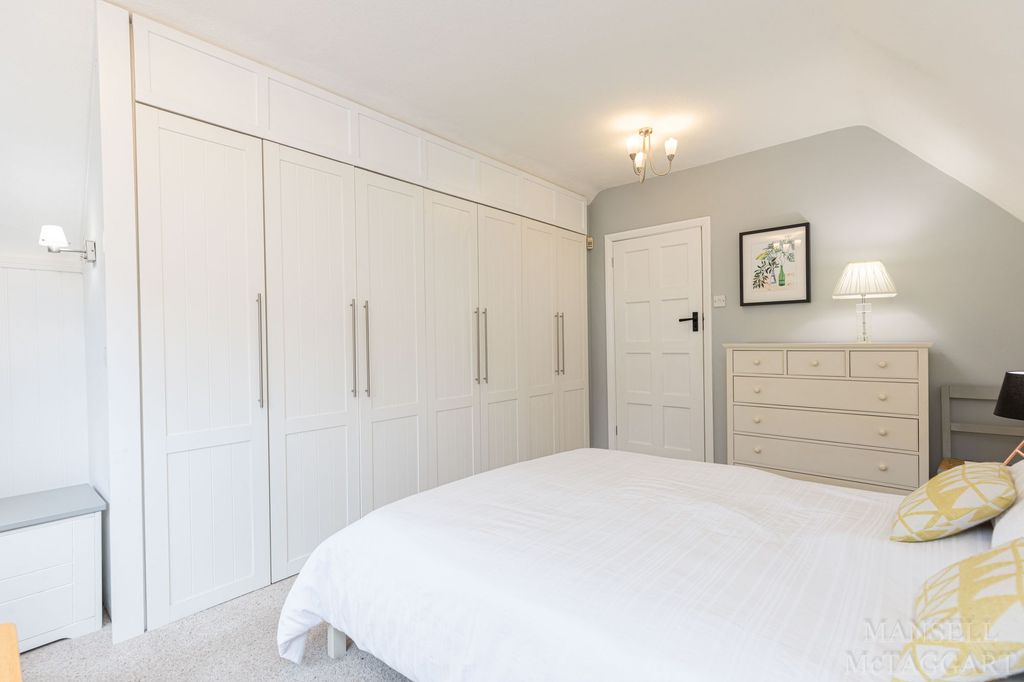 Additional image 20 of 4 bed detached house for saleMount Close, Crawley RH10