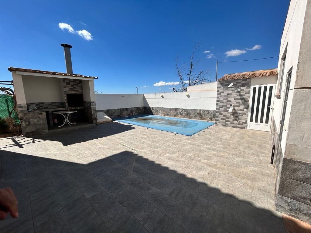 Property photo 2 of 48
