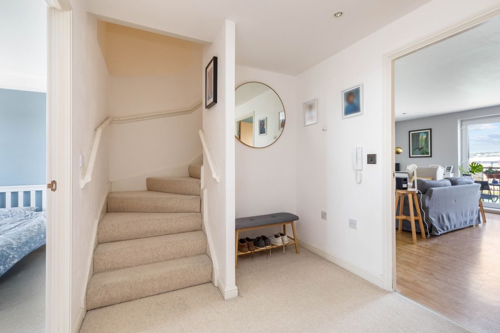 Property photo 2 of 16 5175185