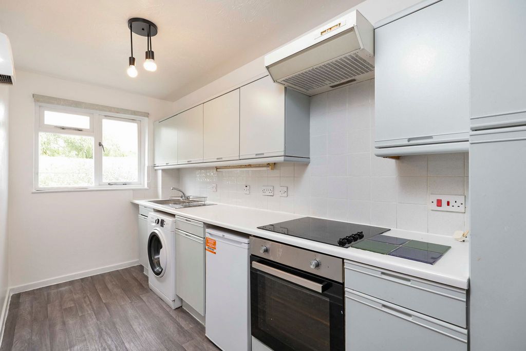 Property photo 2 of 10 Pbox-Img.Jpg