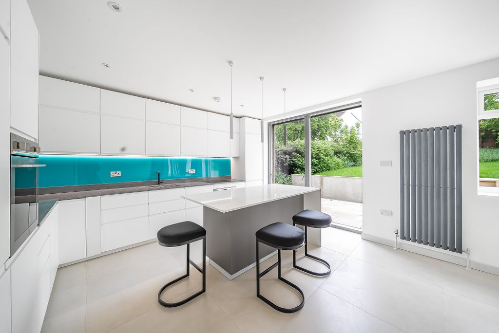 Property photo 3 of 22