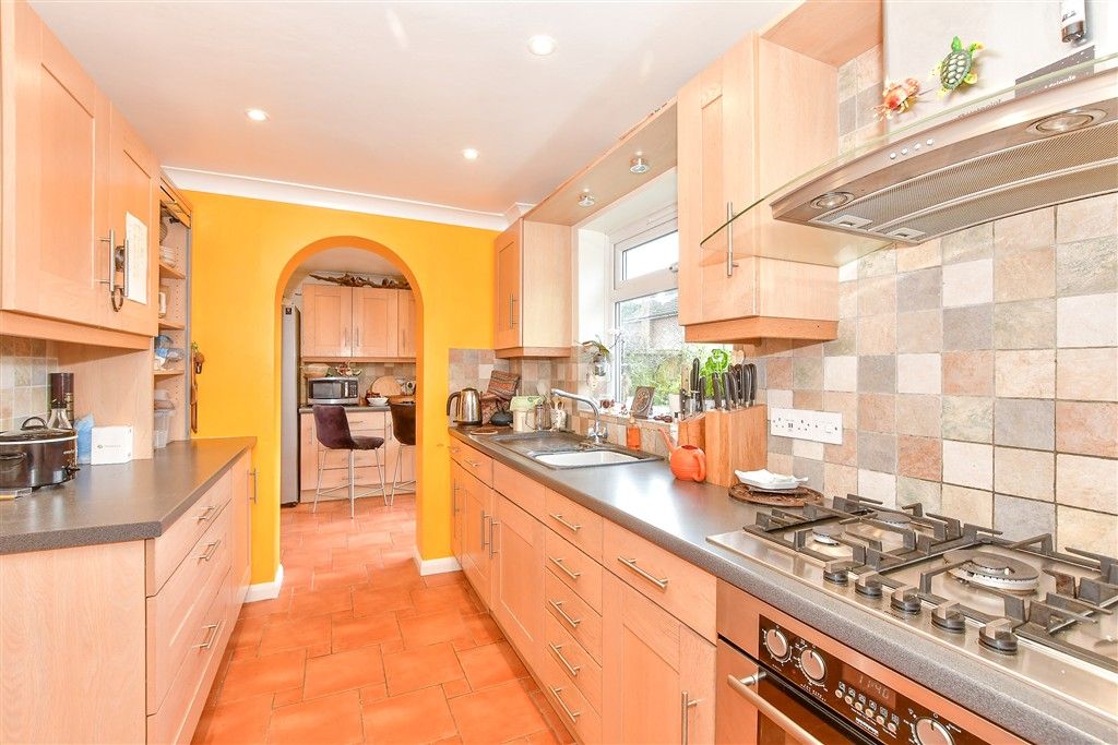 Property photo 3 of 10 Kitchen