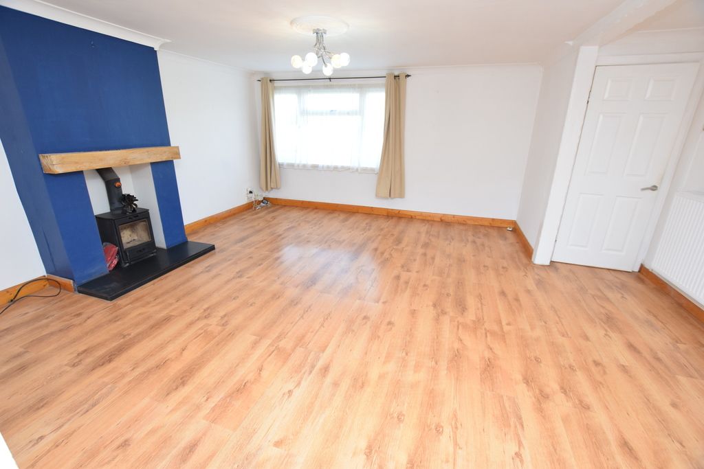 Property photo 3 of 15 Lounge