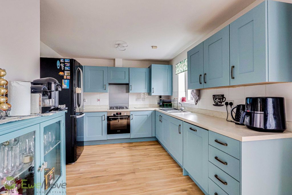 Property photo 2 of 16 Kitchen Diner 1