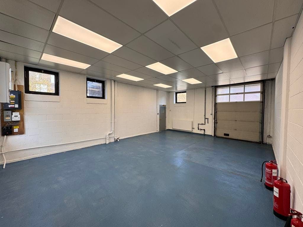 Property photo 2 of 11 U1 Brentford Business Centre (2).Jpg