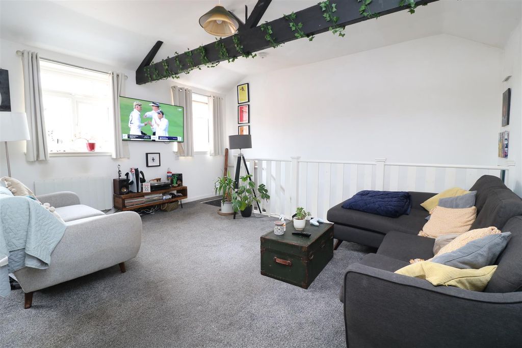 Property photo 3 of 11 Img_0322.Jpg