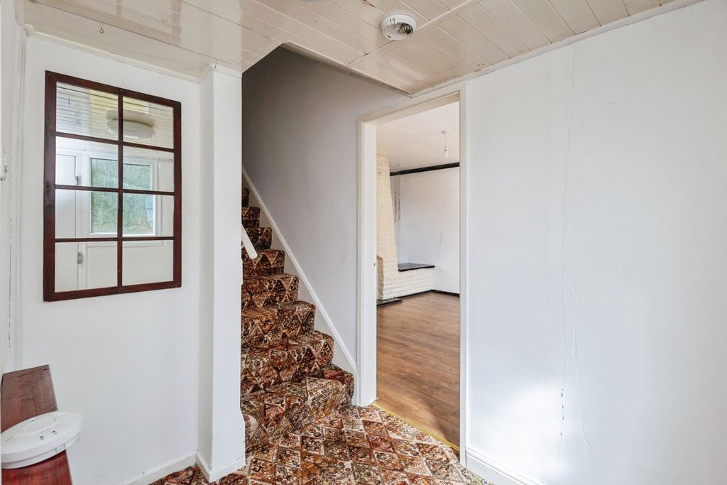 Property photo 3 of 17 Photo