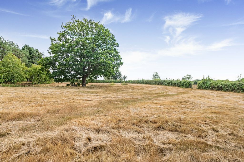 Property photo 2 of 28 Paddock
