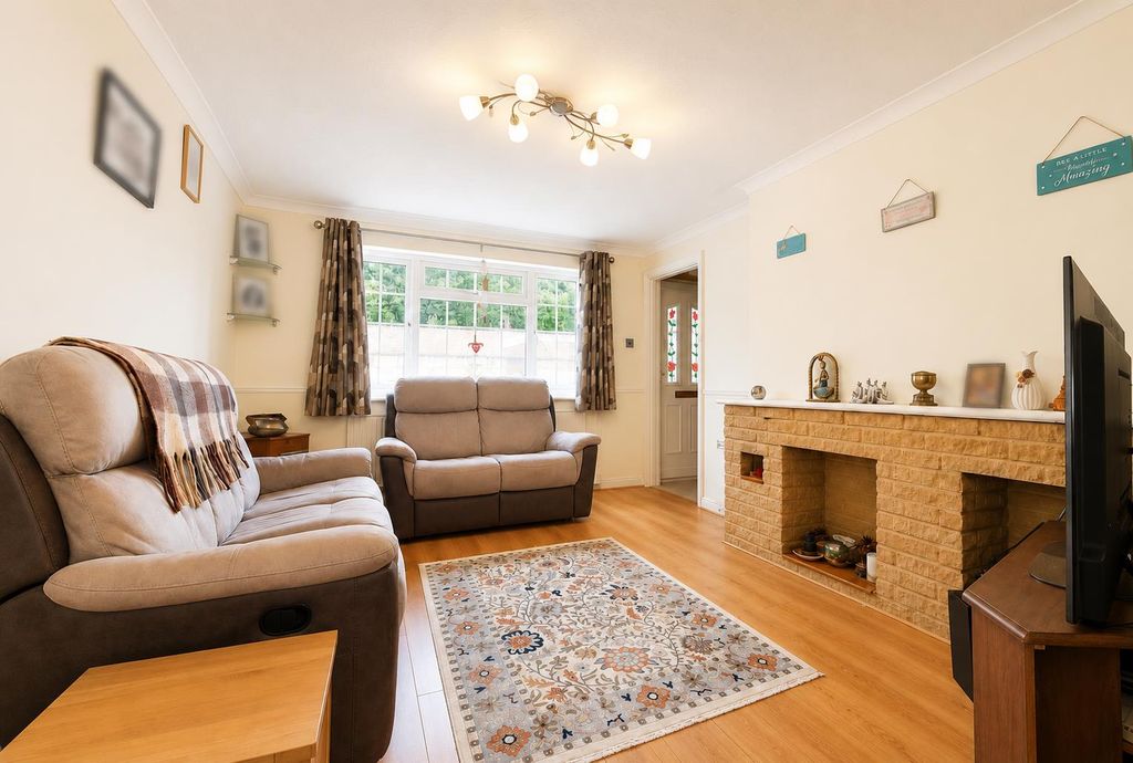 Property photo 2 of 20 16.Png