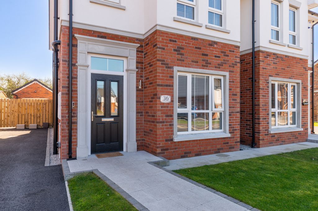 Property photo 3 of 42 010