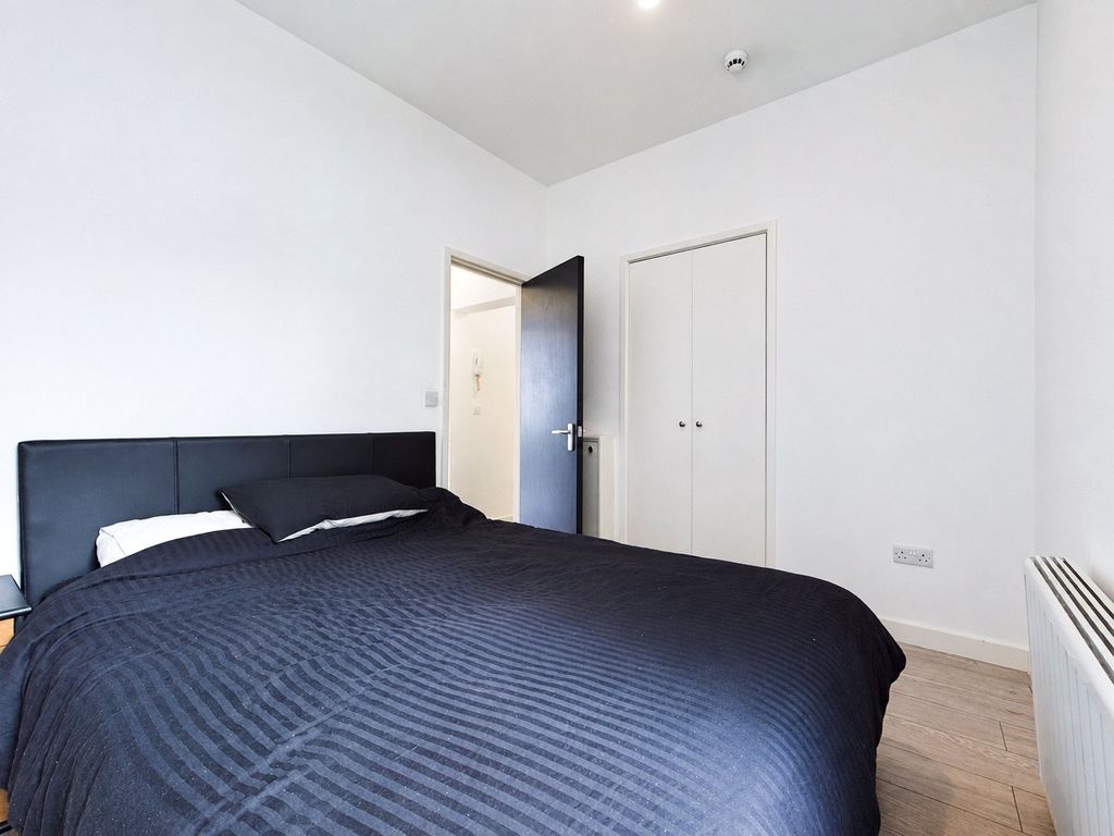 Property photo 3 of 8 Flat To Rent