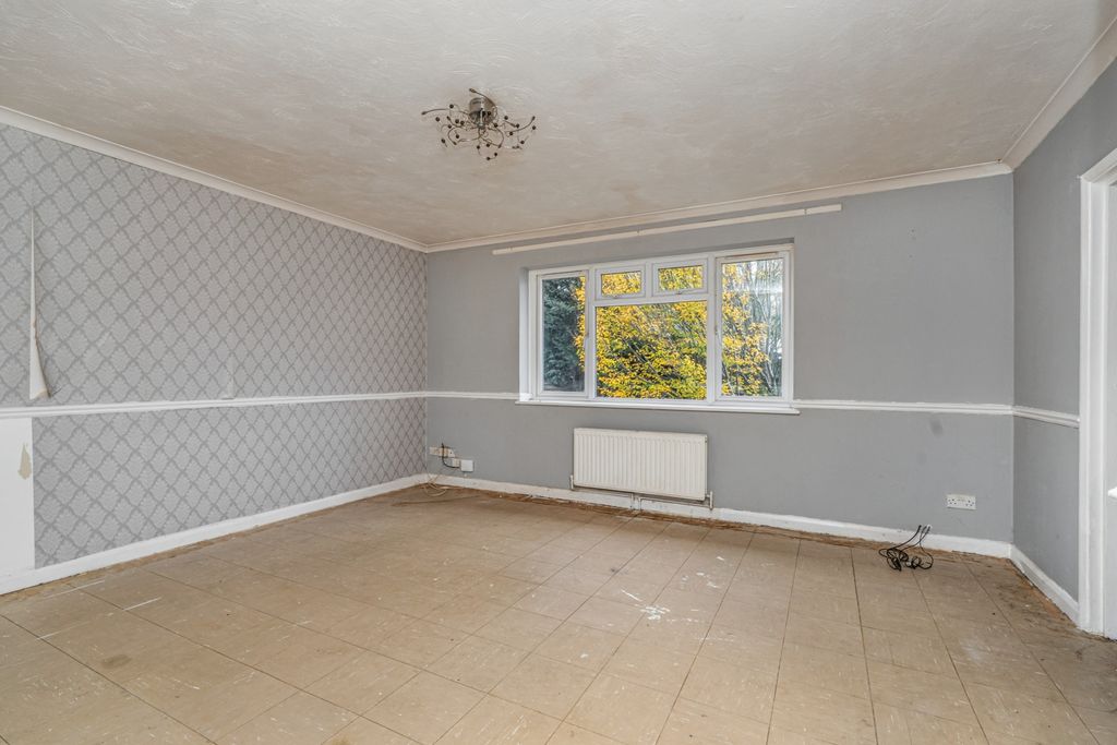 Property photo 3 of 14 12 Bernard Court, Vale Road, Camberley Gu15 3Ay