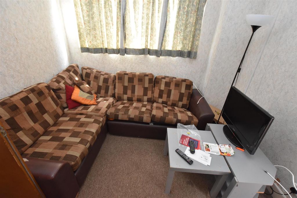 Property photo 2 of 14 Living Room