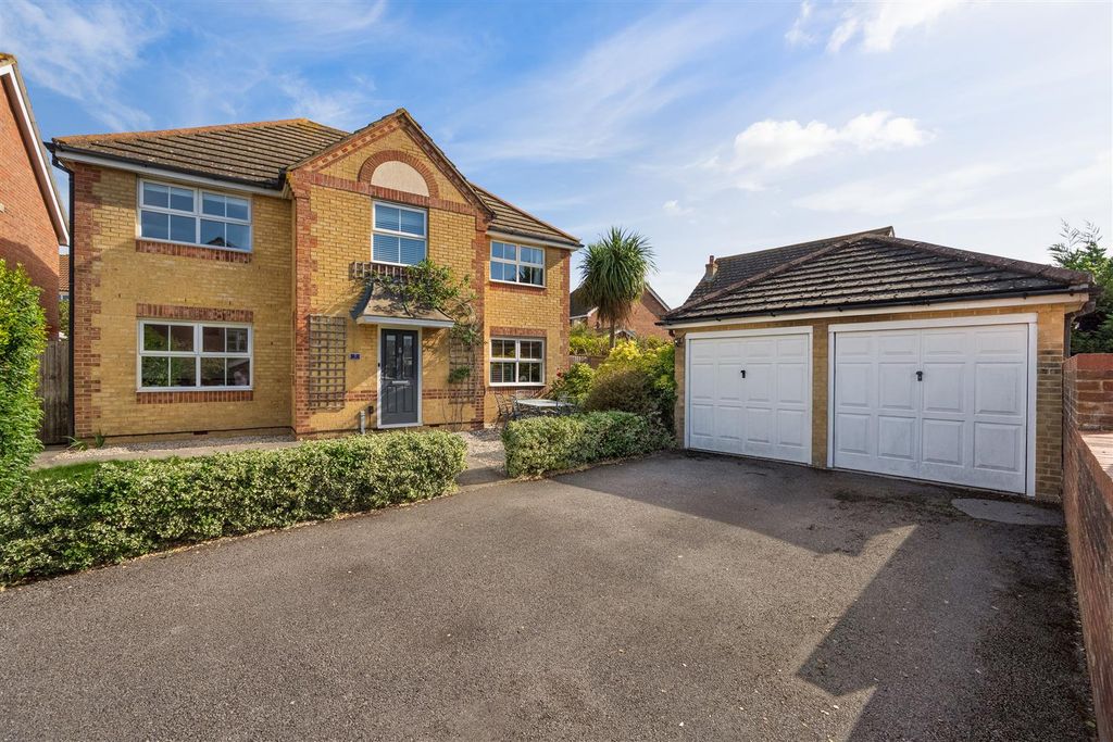 Property photo 1 of 20 Sand End, Whitstable