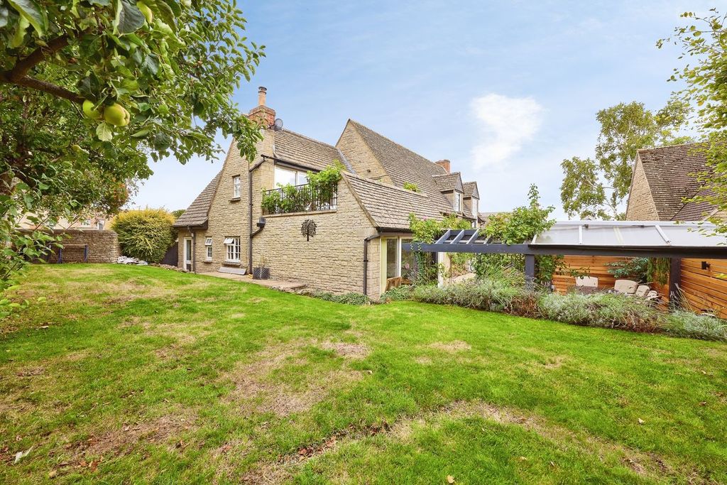 Property photo 1 of 34