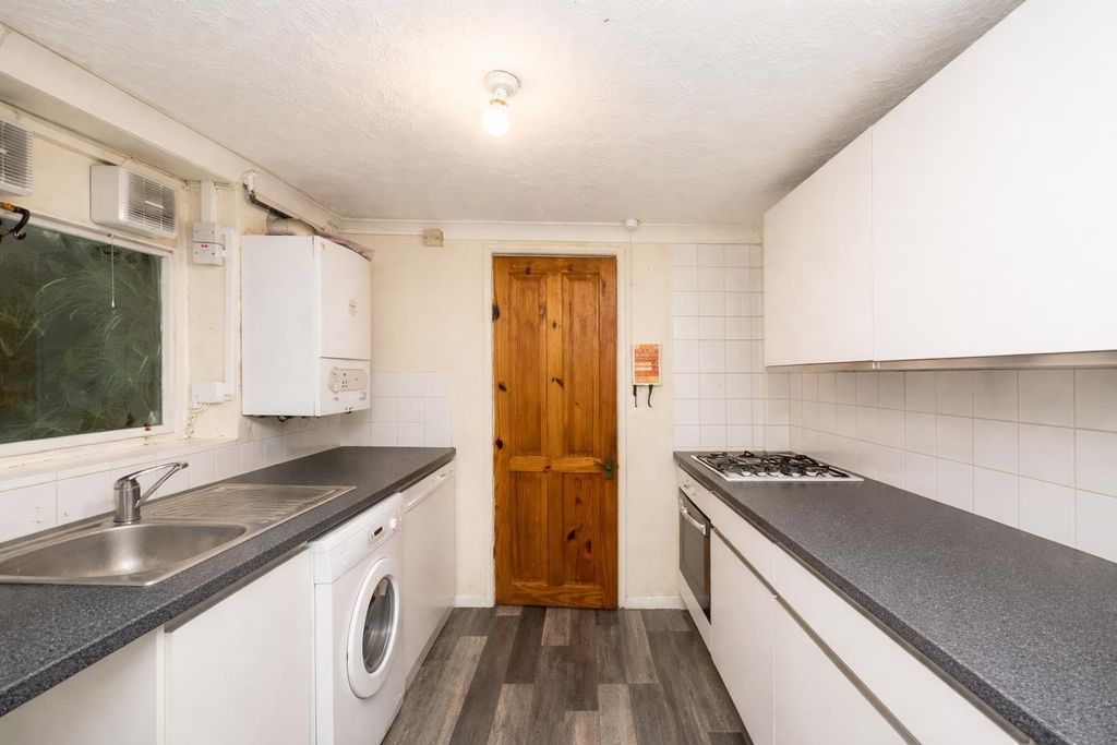 Property photo 1 of 11 Kitchen