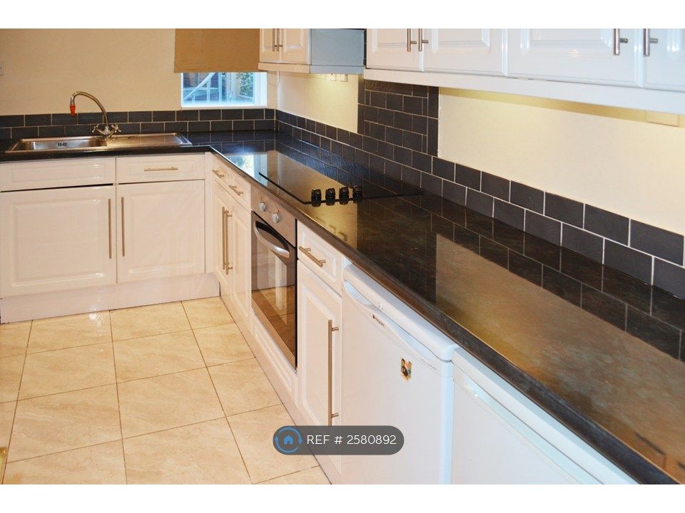 Property photo 1 of 8 Kitchen