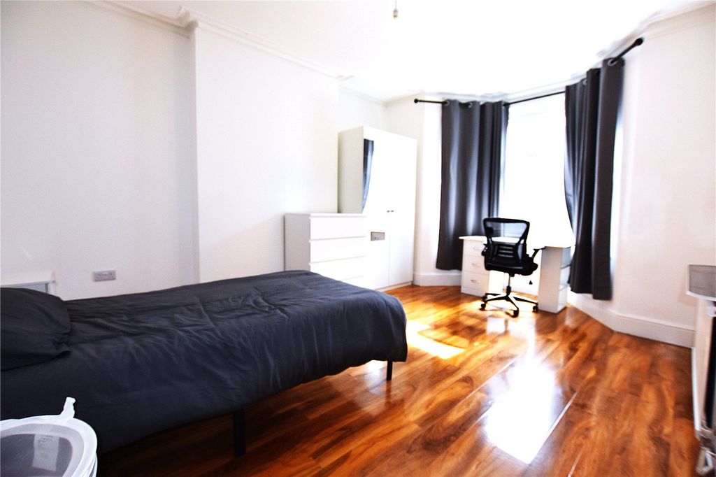 Property photo 1 of 16 Picture No. 04