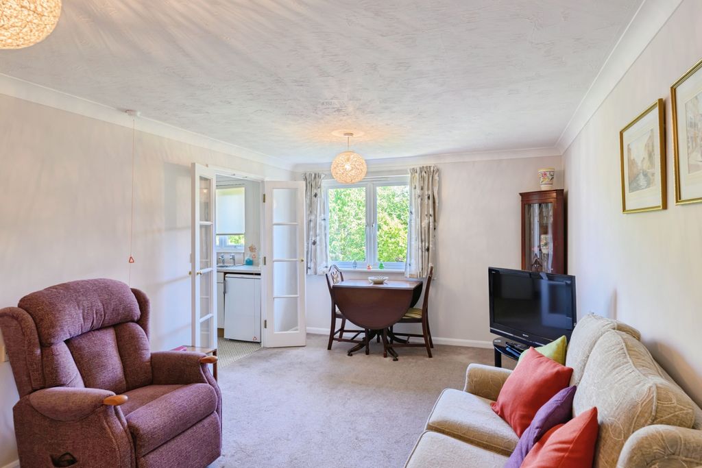Property photo 1 of 12 Lounge