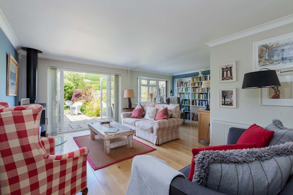 Property photo 3 of 12