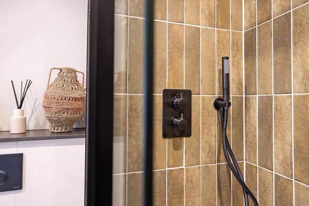 Property photo 3 of 23 Bathroom