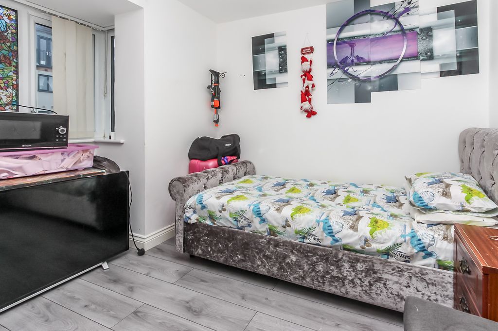 Property photo 3 of 9 Dining Room