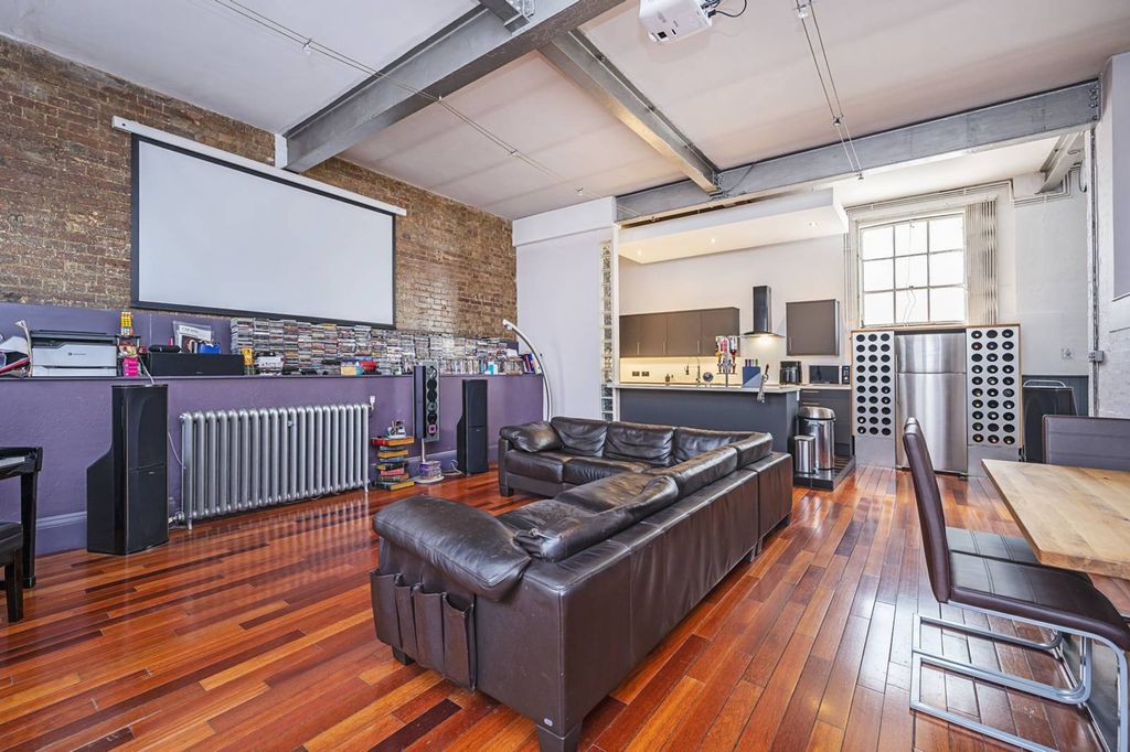Property photo 3 of 24