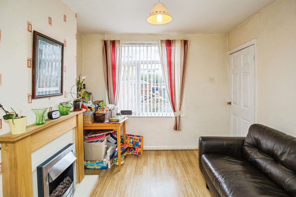 Property photo 3 of 13 Dining Room