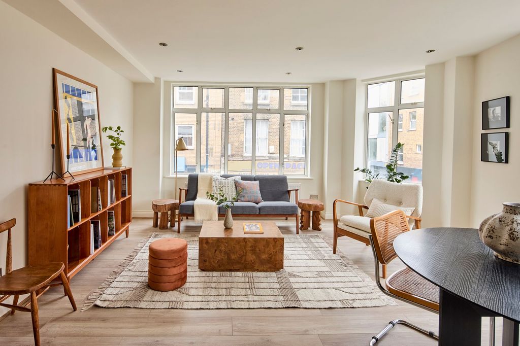 Property photo 2 of 24